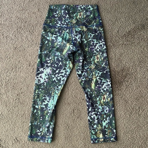 Lululemon Wunder Under Crop Full-On Luxtreme Roll Down Floral Sport White Multi - Picture 3 of 8